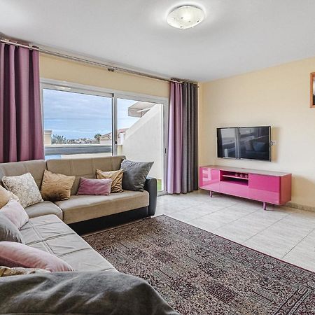 Red Large Family Apartment, Three Floors, 10 Guests أذيخي المظهر الخارجي الصورة